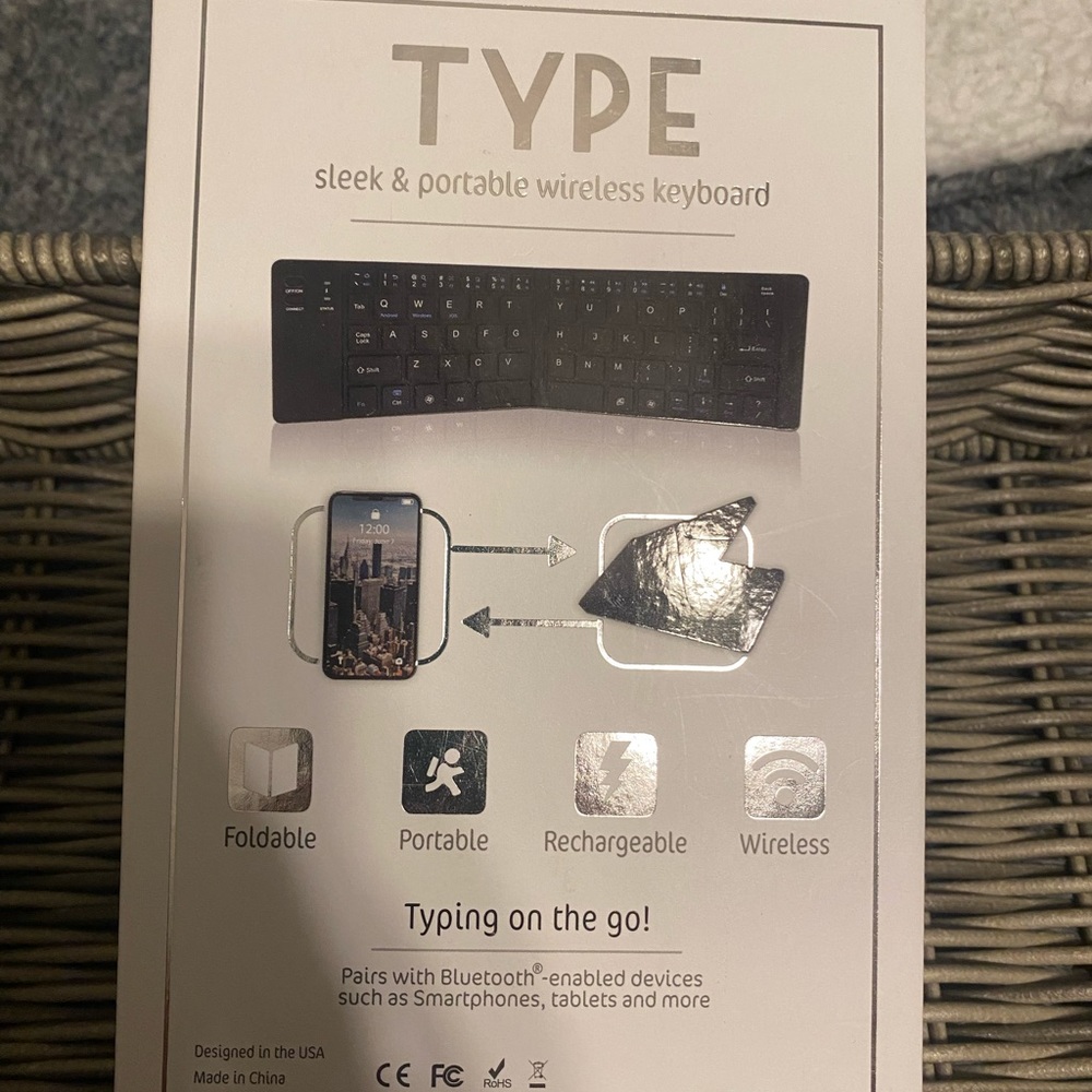 Brand new, portable phone keyboard with case
